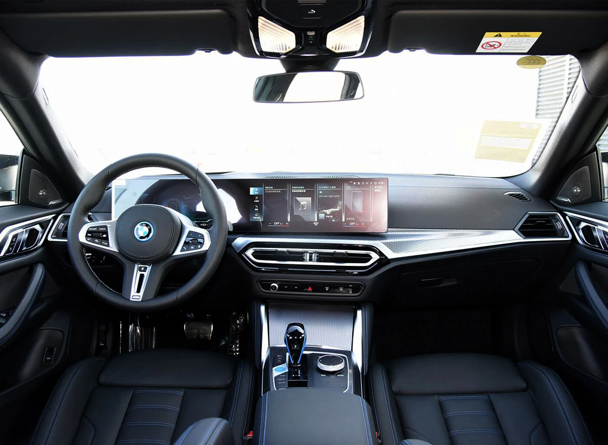 BMW-i4-3