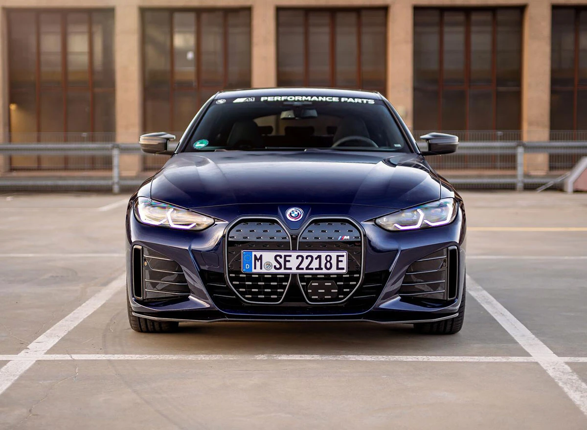 BMW-i4-4